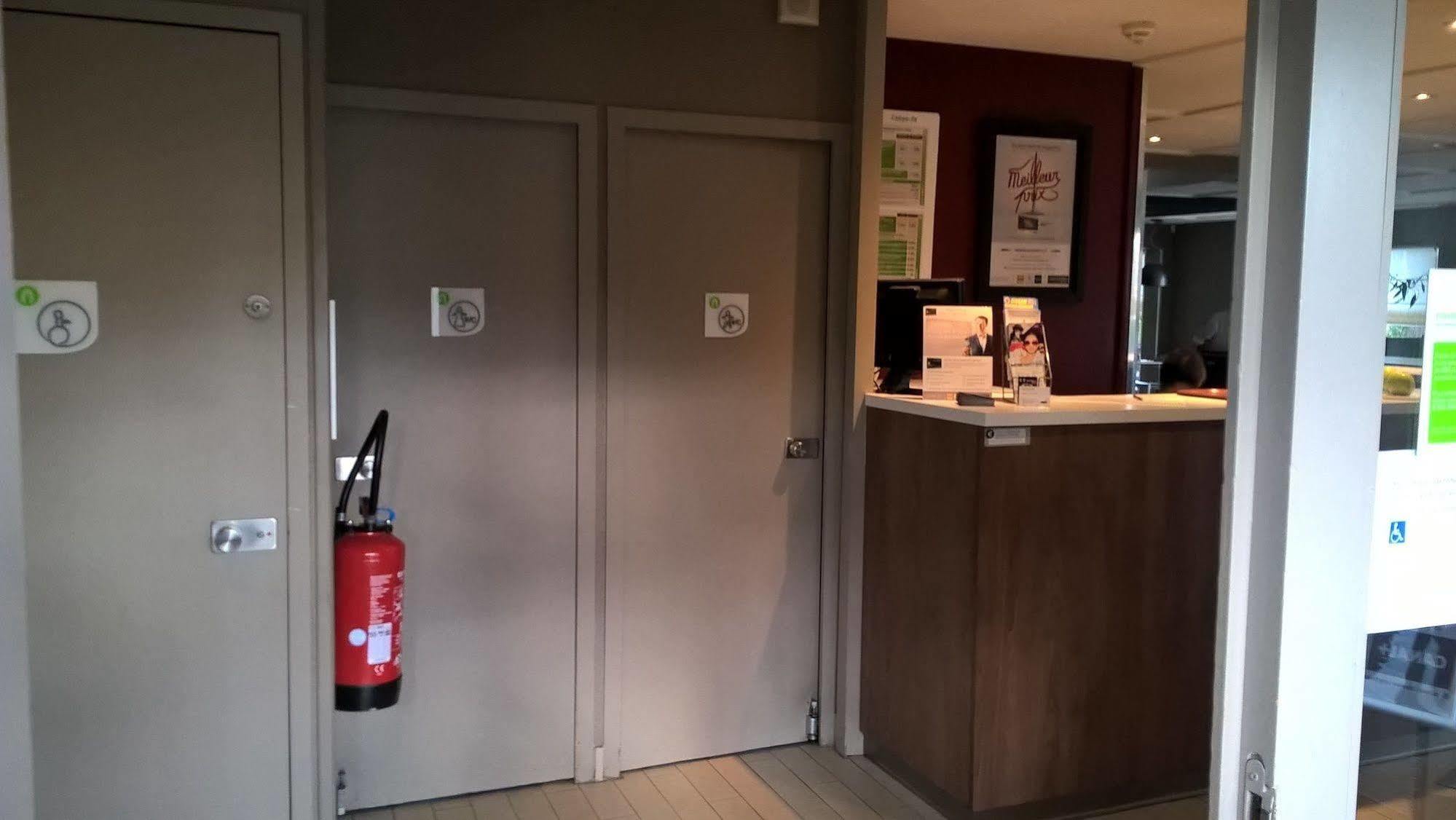 Campanile Beziers A9/A75 Hotel Exterior foto